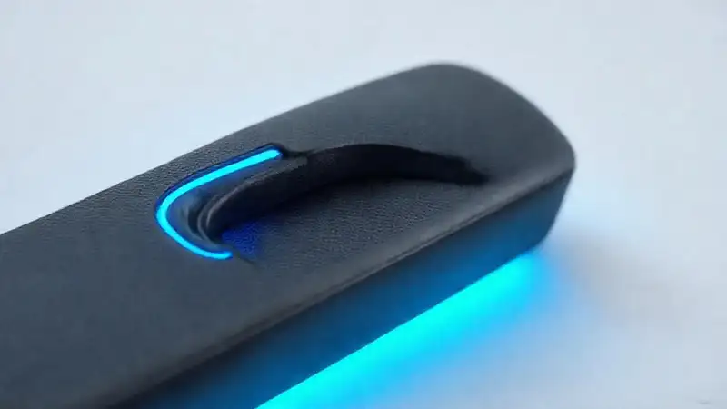 El producto presenta diseño moderno y azul