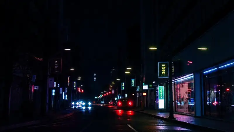 Luces nocturnas futuristas iluminan calles oscuras