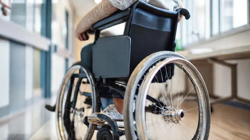 Silla de ruedas accesible: diseño moderno y funcional